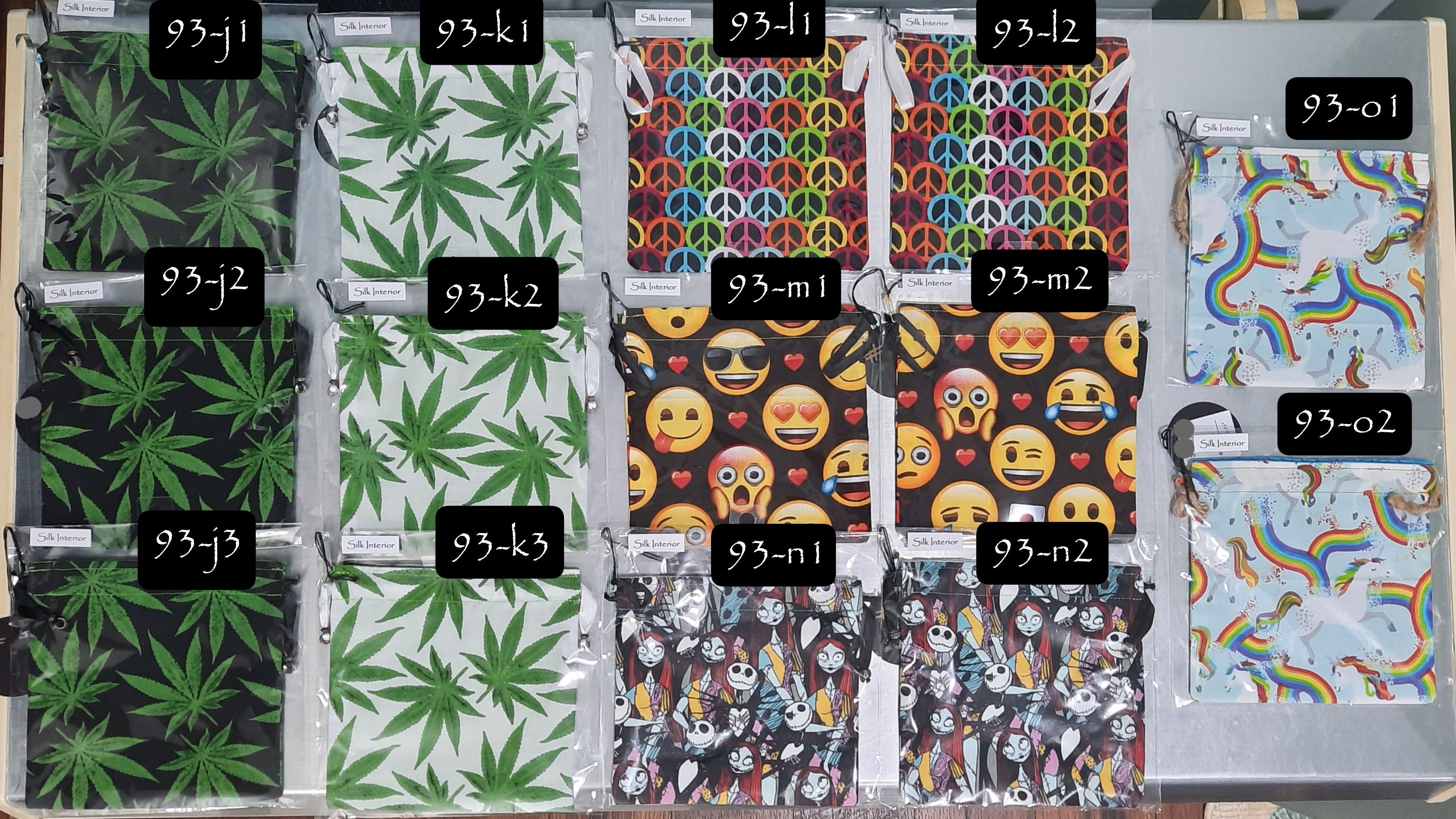 POUCHES ~6 x 6in (L)